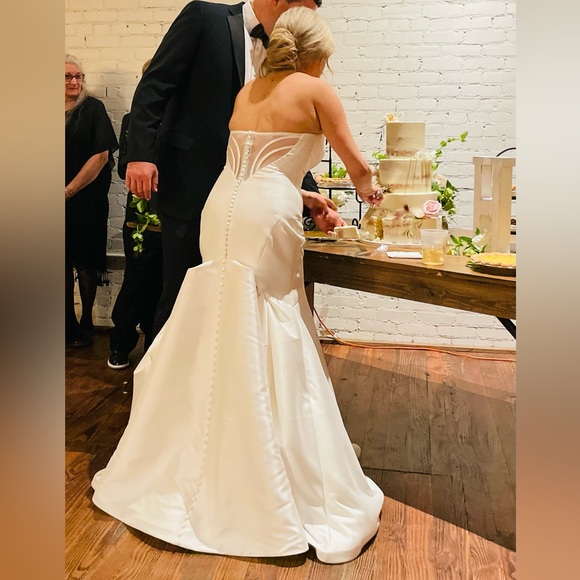 Martina Liana Wedding Dress - Picture 3 of 8